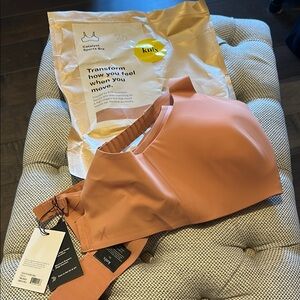 BNWT Knix Peach Sports Bra for double barrelled women